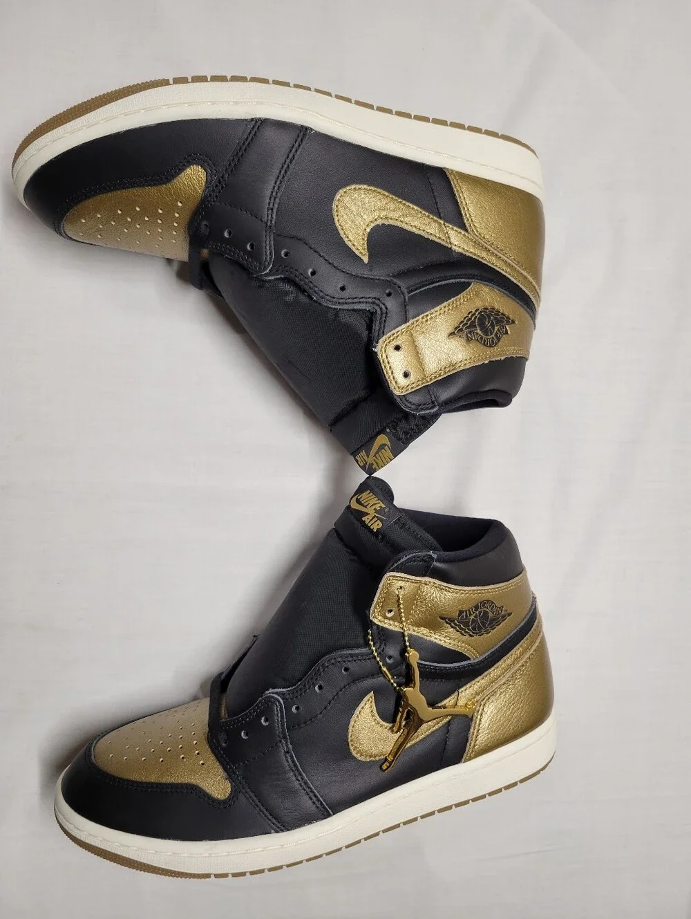 NWOB Nike Air Jordan 1 Retro High OG Shoes ‘Black/Gold’ DZ5485 071 - Size 10.5